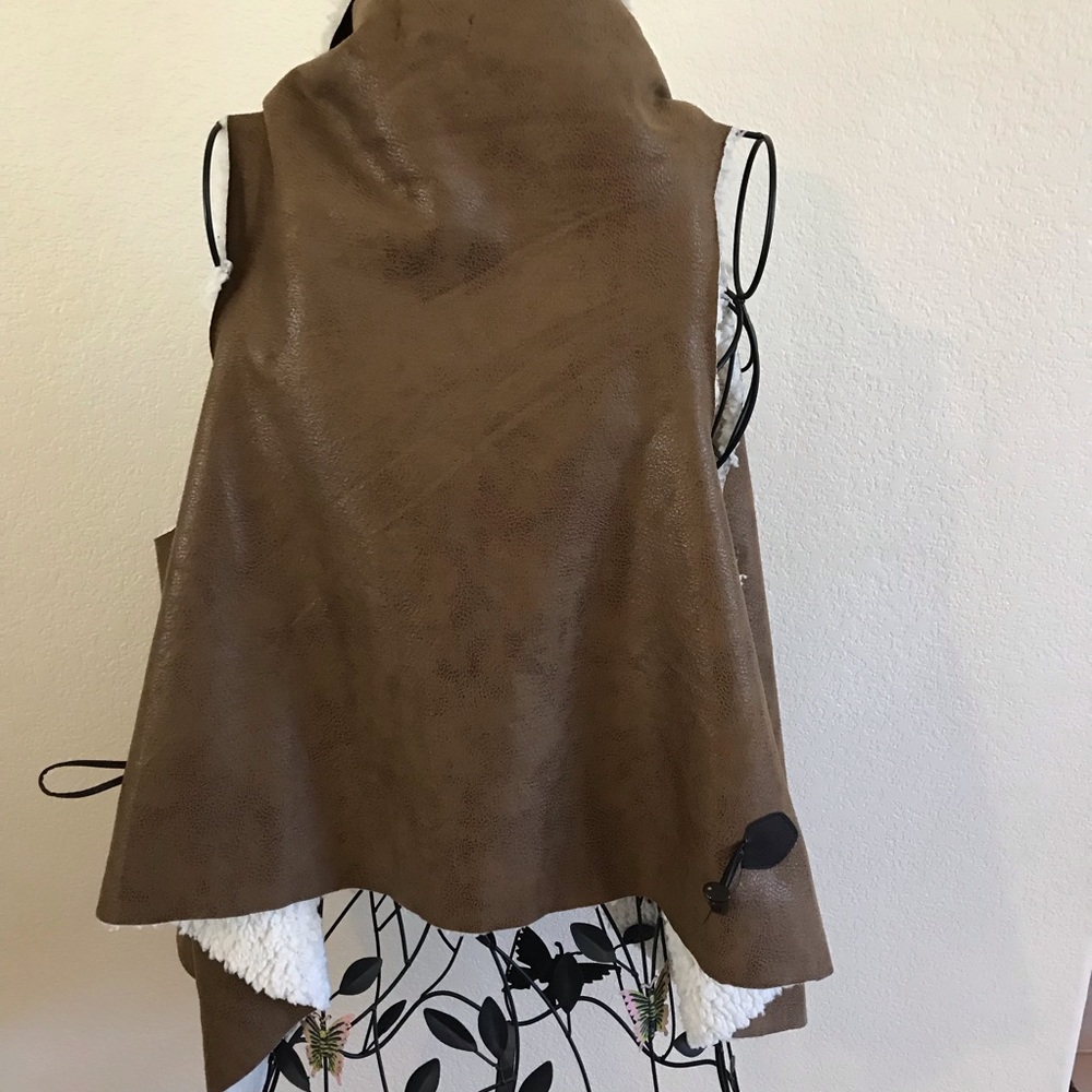 Vest - Picture 5 of 6